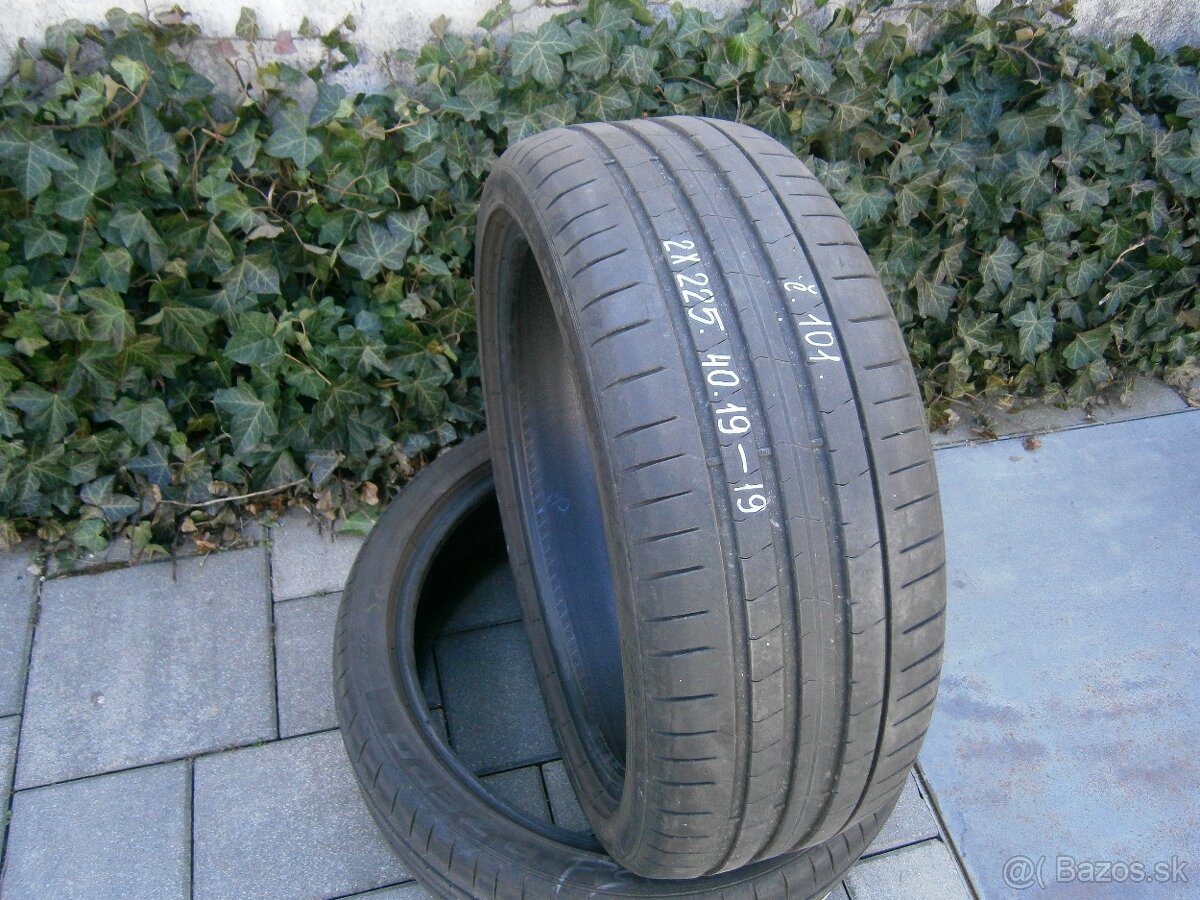 Predám 2x letné pneu Pirelli 225/40 R19 93WXL