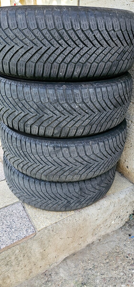 Predám zimné pneu YOKOHAMA 215/60 r16, 4 ks spolu za 20e