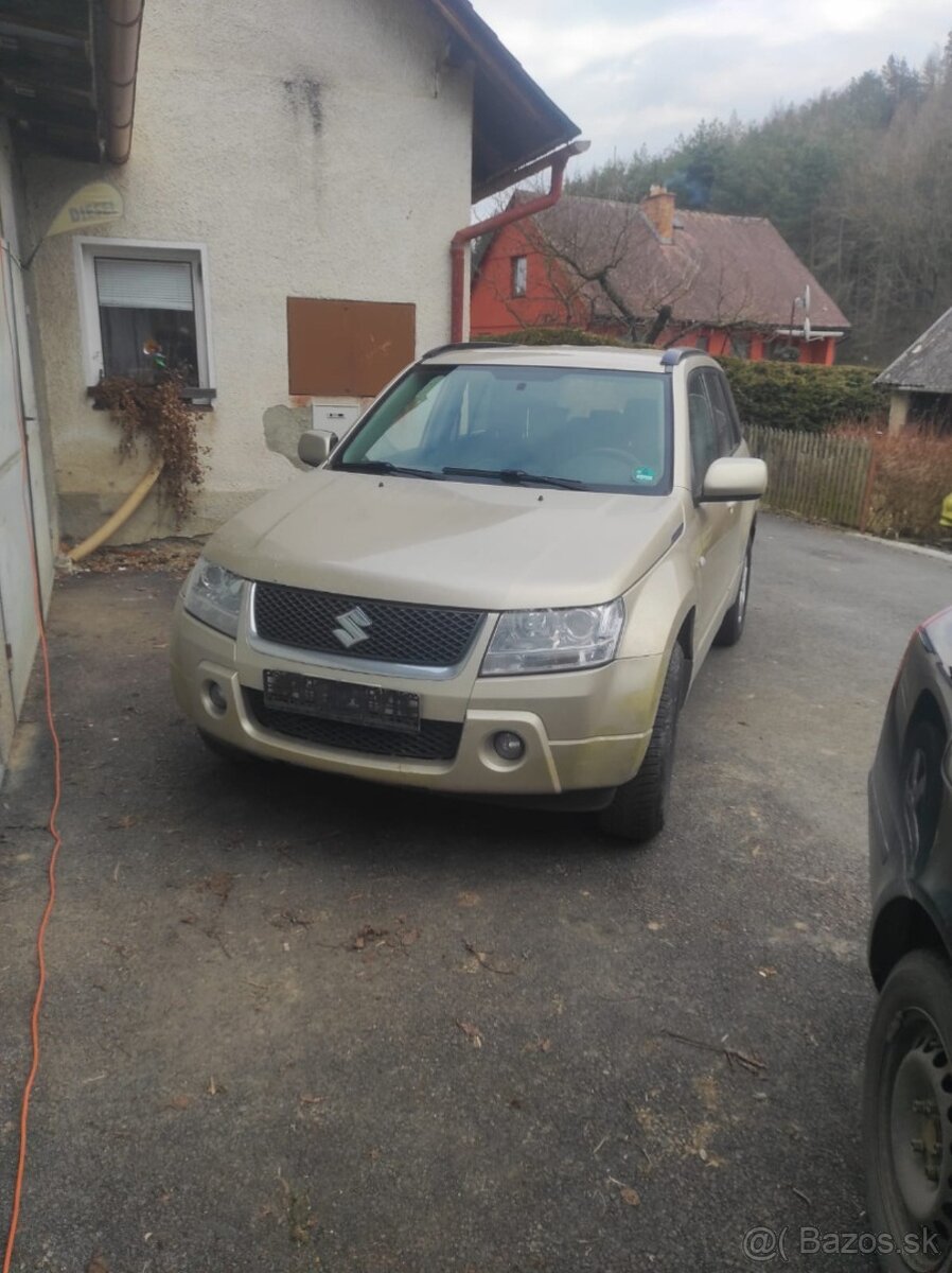 Suzuki Grand Vitara 2.0 4x4 benzín