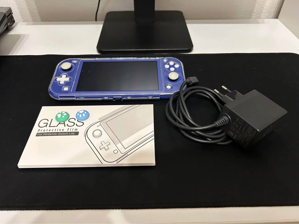 Nintendo Switch Lite + Púzdro, sklo