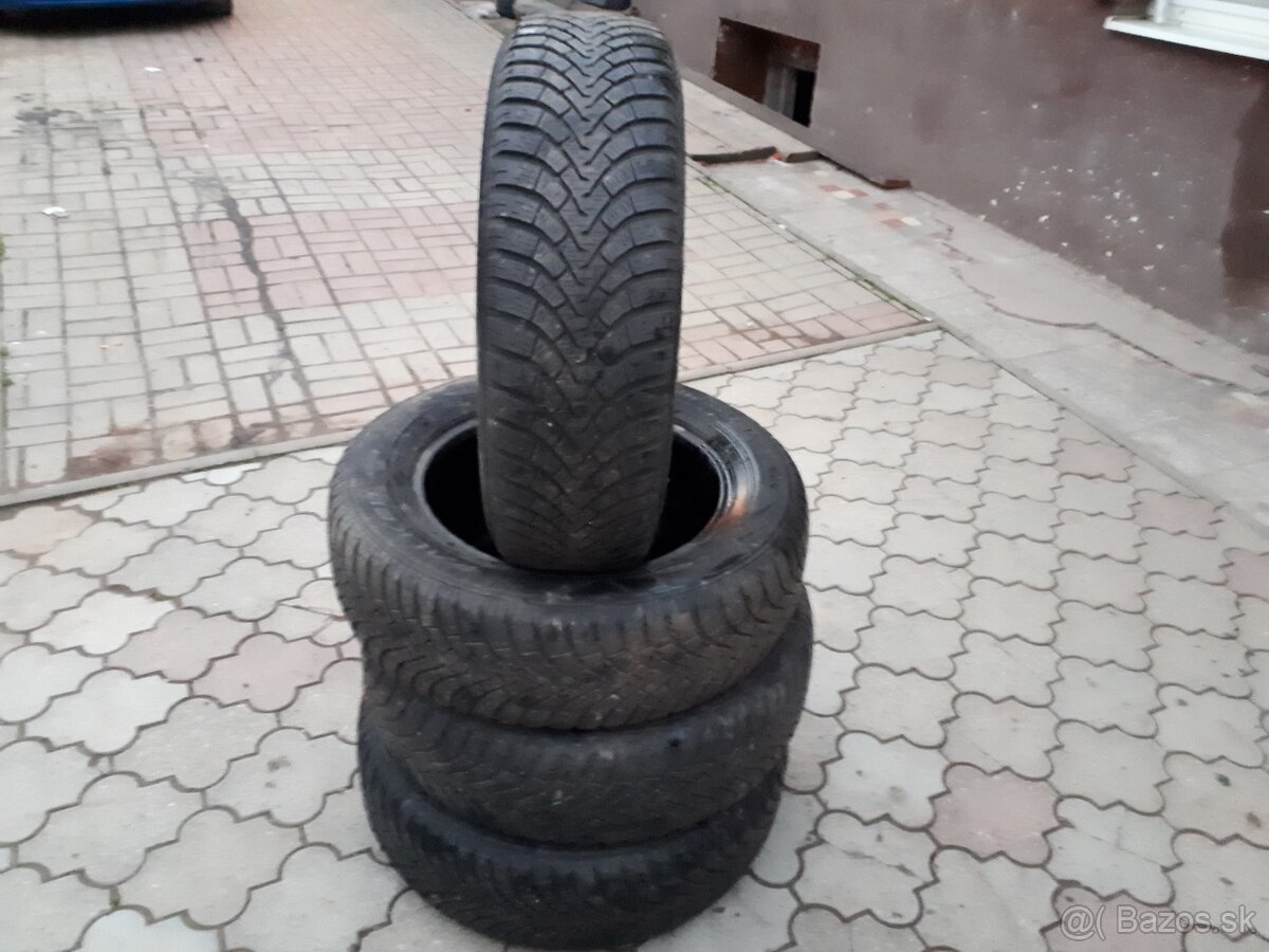 Predam preumatiky 215/65r17 zimne