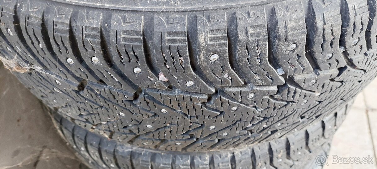 Predám zimné pneumatiky s hrotmi 225/55 R 17