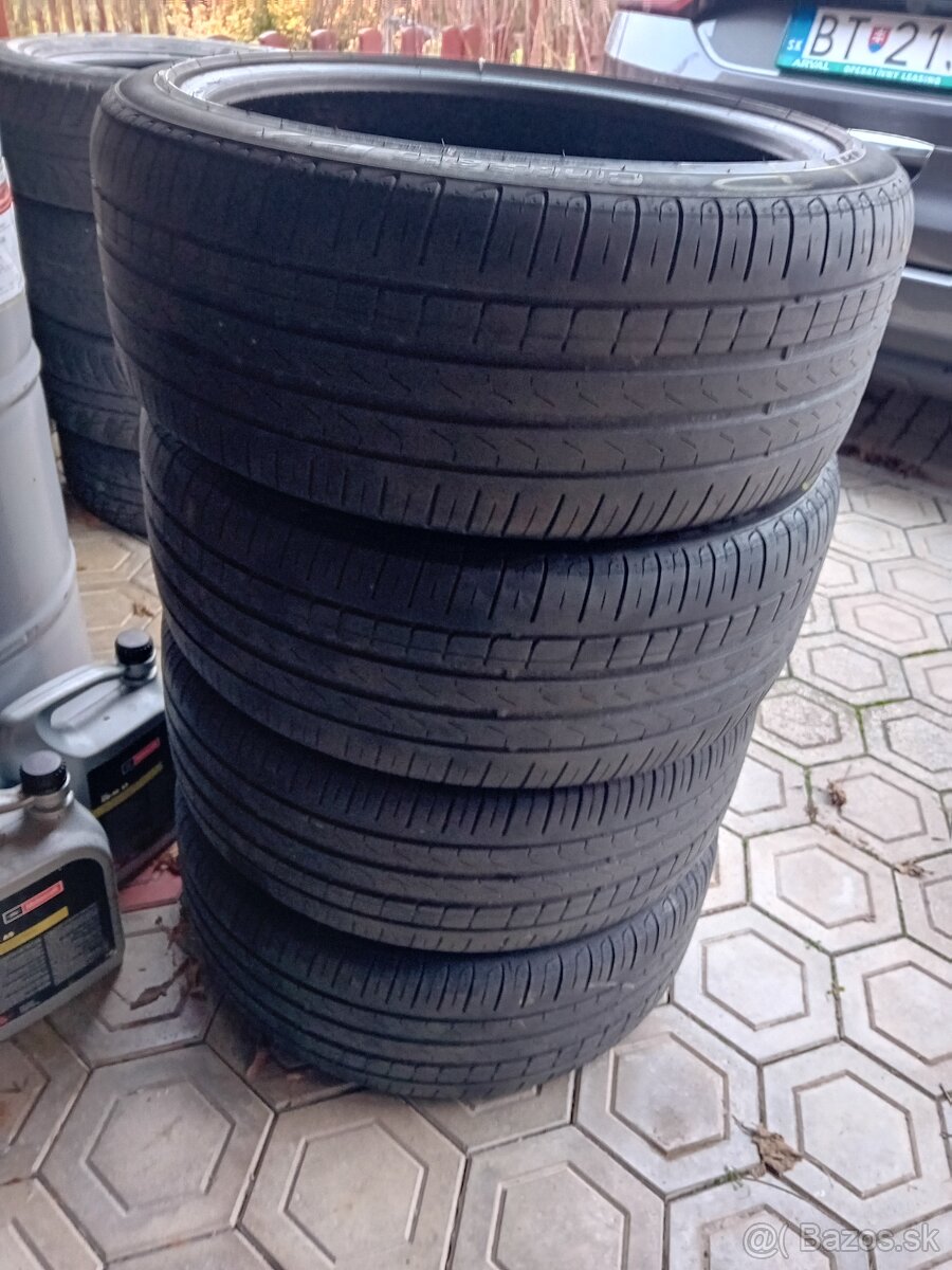 235/40 R19  PIRELLI