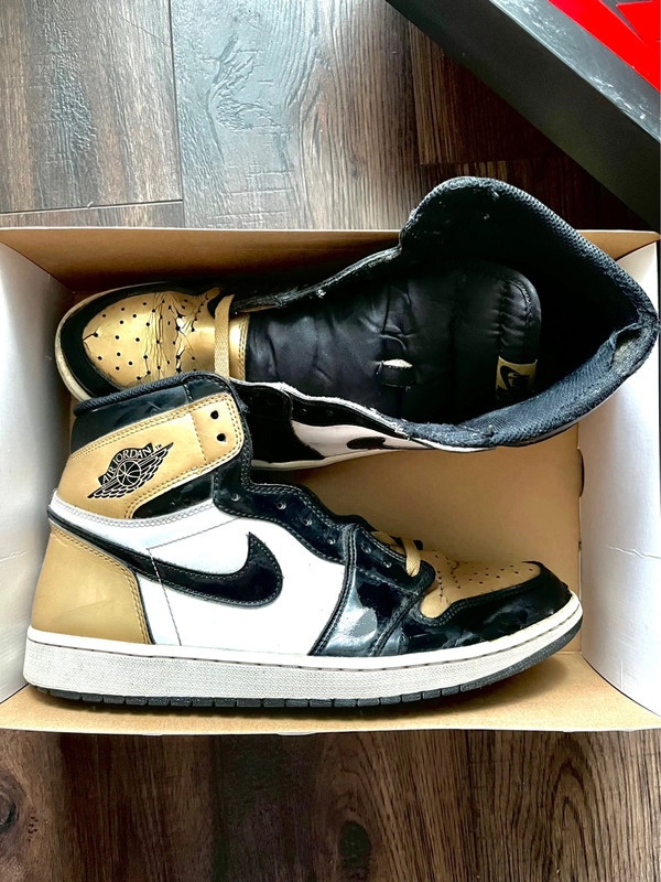 Air Jordan 1 Gold Toes