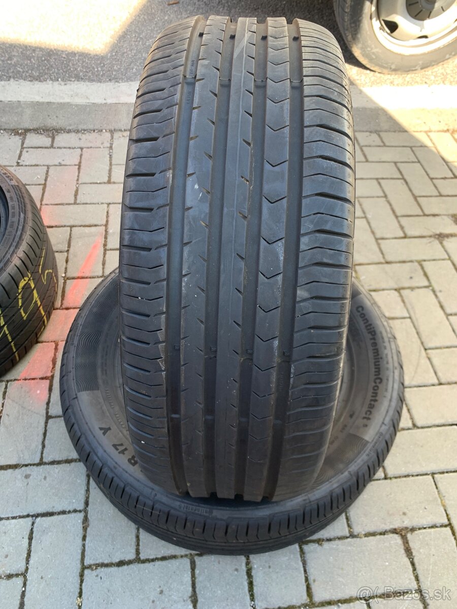 225/55R17 Continental