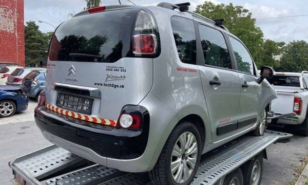 Rozpredam citroen c3 picasso 1,,6 hdi streborny