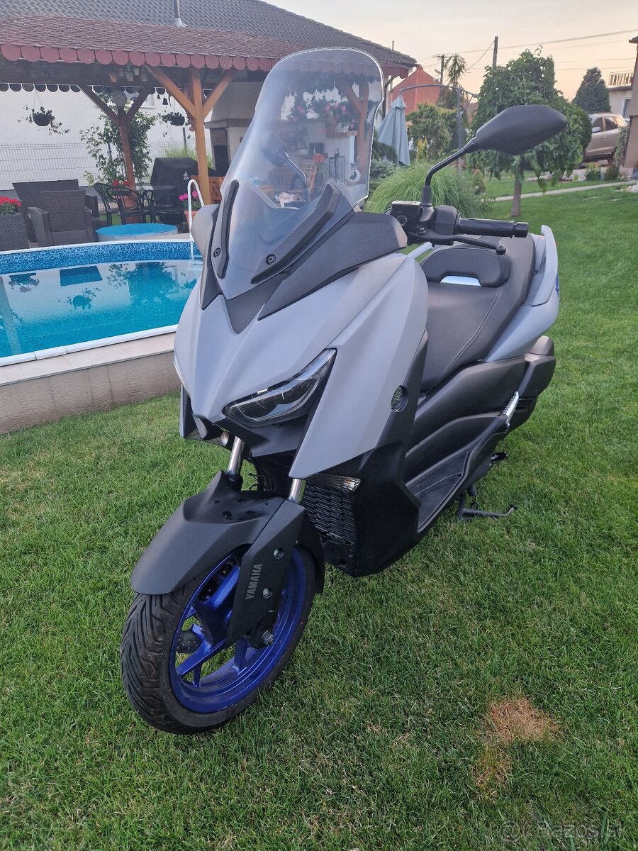 Yamaha X-Max 300