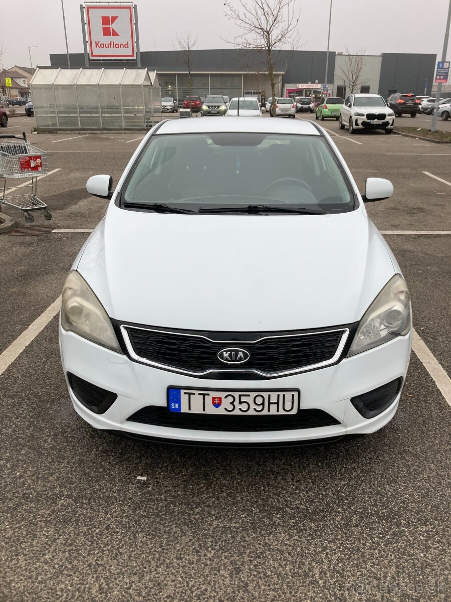 Kia Ceed (3 dverová), 2011, diesel, 208684 km