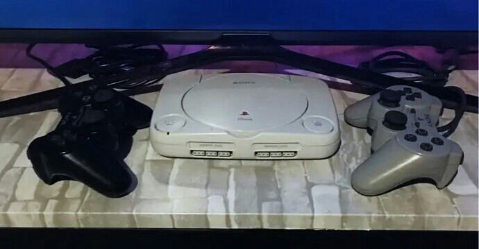 Playstation 1 slim.2 joystick.hry.