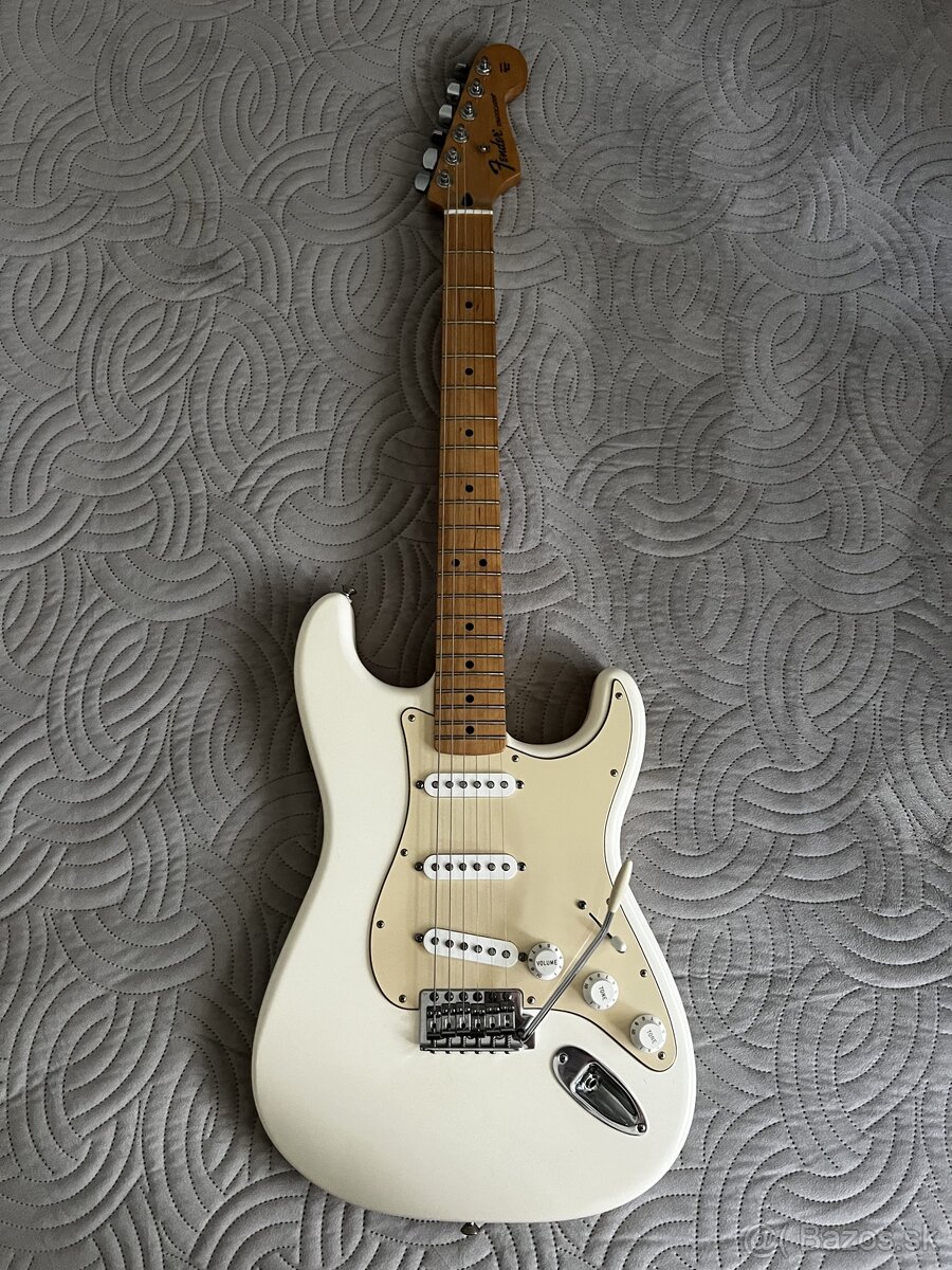 Fender Stratocaster (Standard Stratocaster 2014)