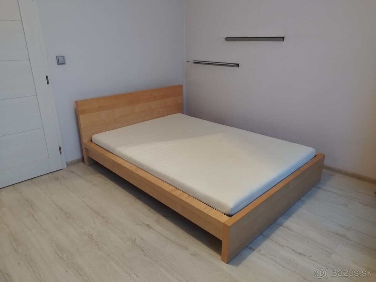 Manželská posteľ Ikea Malm + rošt + matrac