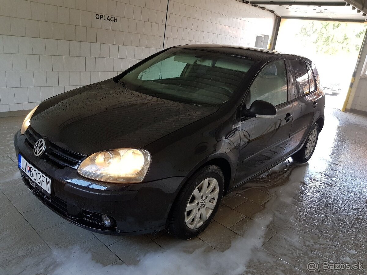 Rozpredam Volkswagen Golf 5 1,9tdi 77kw farba cierna,