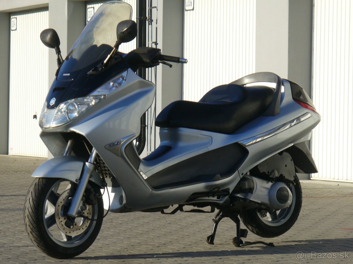 Piaggio X 8 e