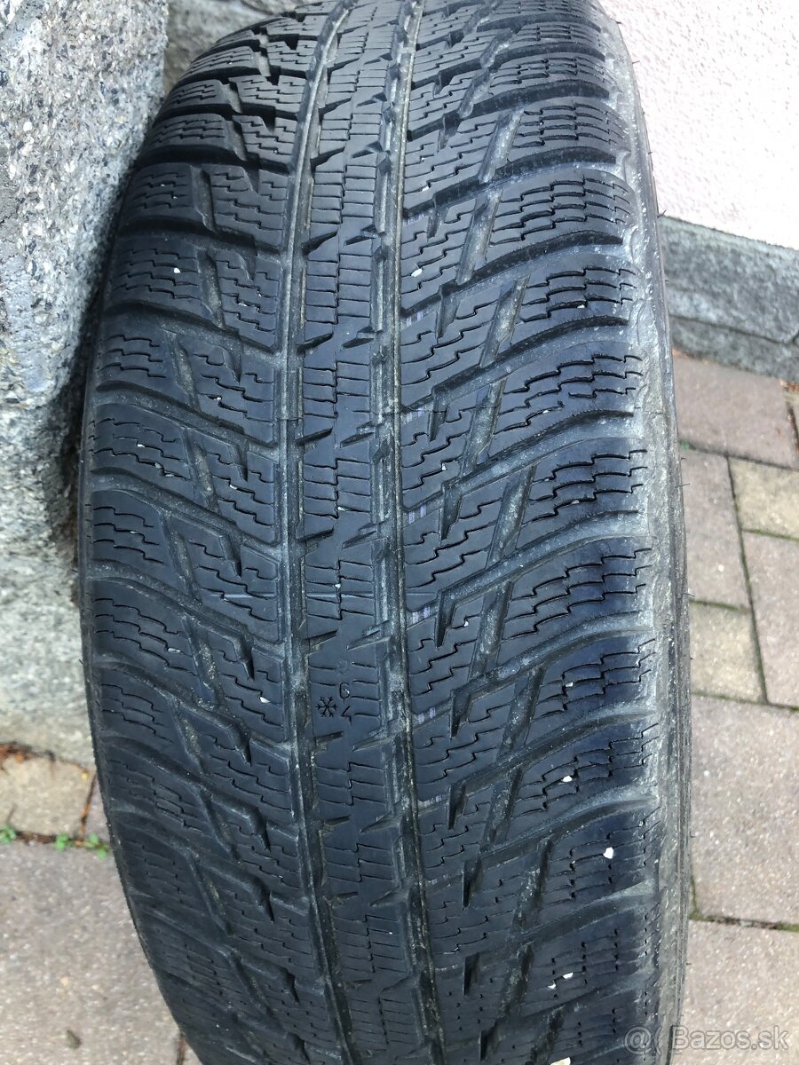 Zimne Pneu Nokian R17 225/60 4ks