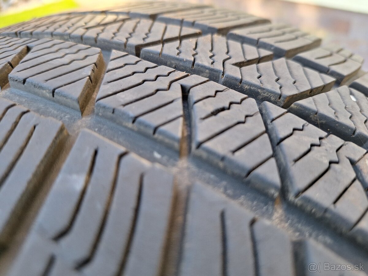 Predám 3ks zimné pneumatiky BARUM 215/45 r18