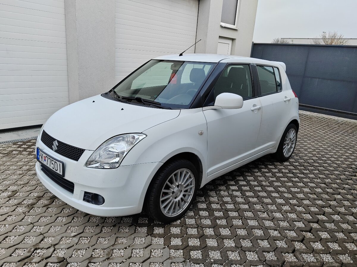 Suzuki SWIFT 1.3 benzín, po veľkom servise, vysoká výbava