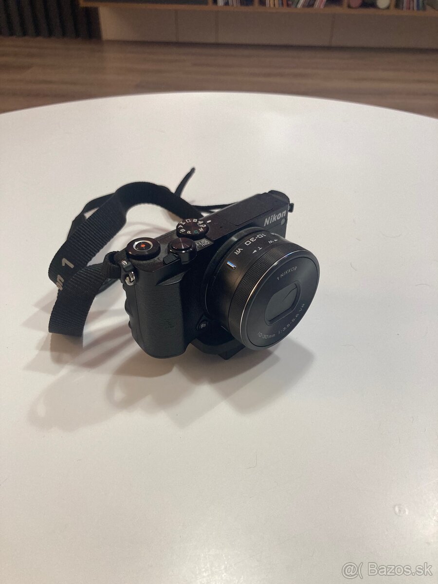 Nikon 1 J5 + 10-30 PD Black