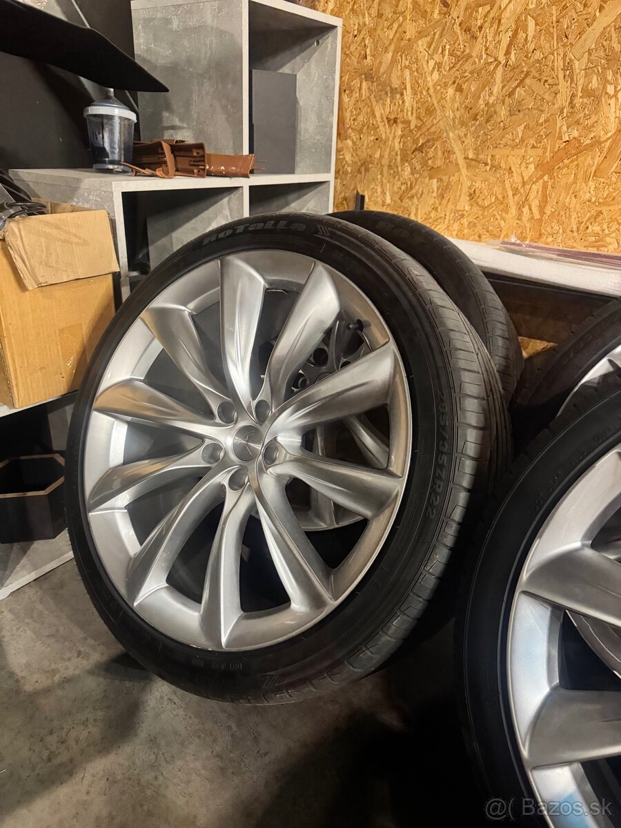 Tesla Model X 5x120 r22