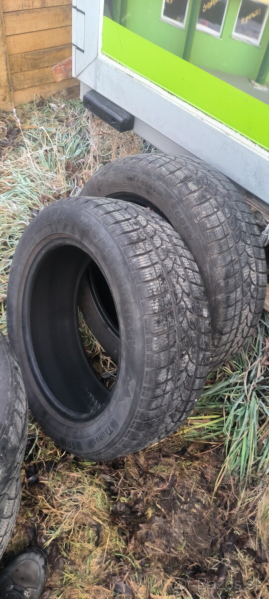 Predám zimné pneumatiky 225/55 r17