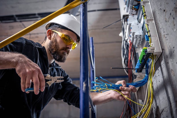 Hľadáme 4 elektrikárov na dlhodobú spoluprácu.