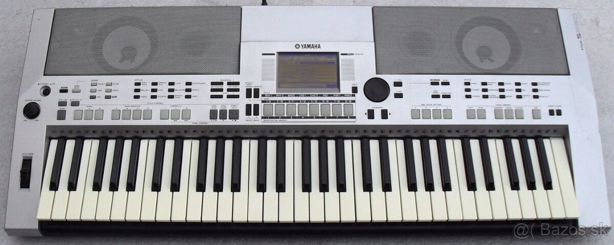 Yamaha PSR S550