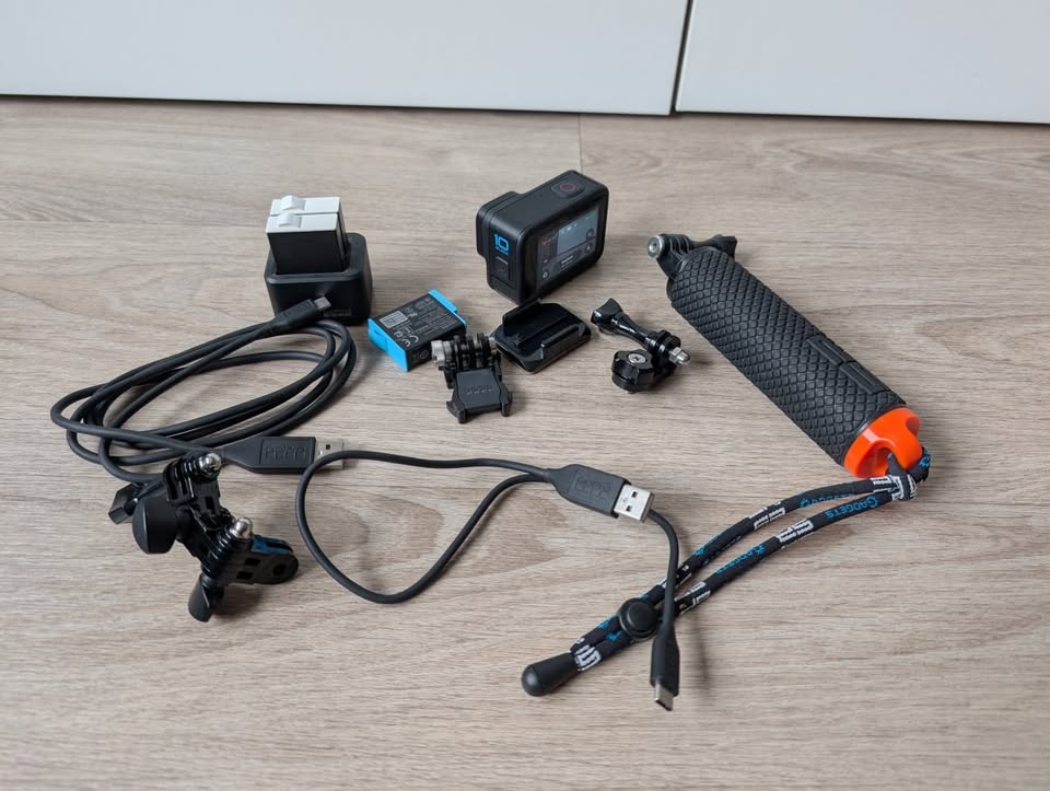 GoPro HERO 10 Black s Dual Battery Charger + 4 BATERKY