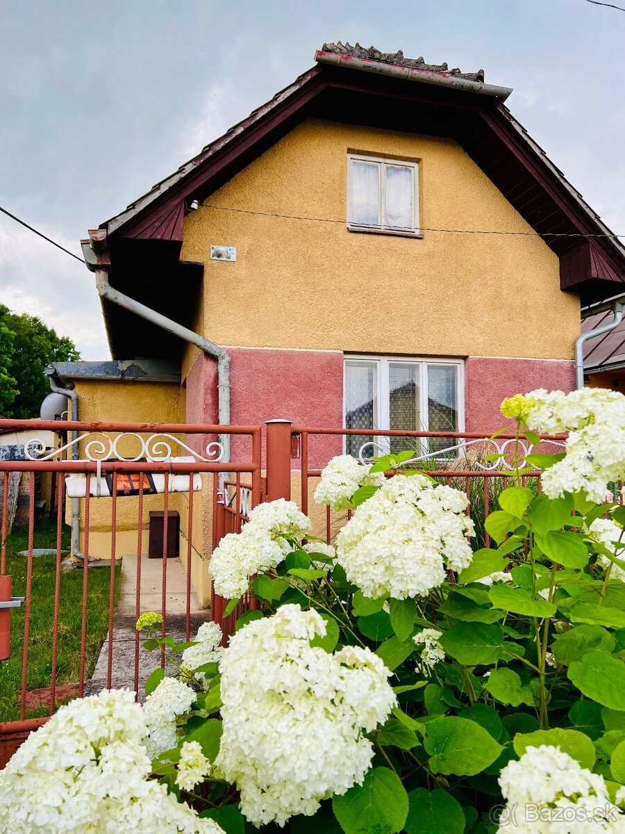 Rodinný dom v centre obce Konská