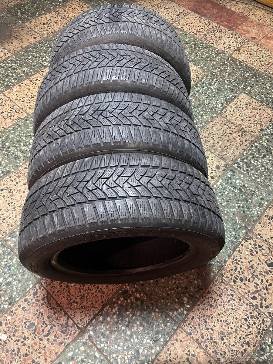 Predam zimne pneumatiky 205/55 r16 DUNLOP