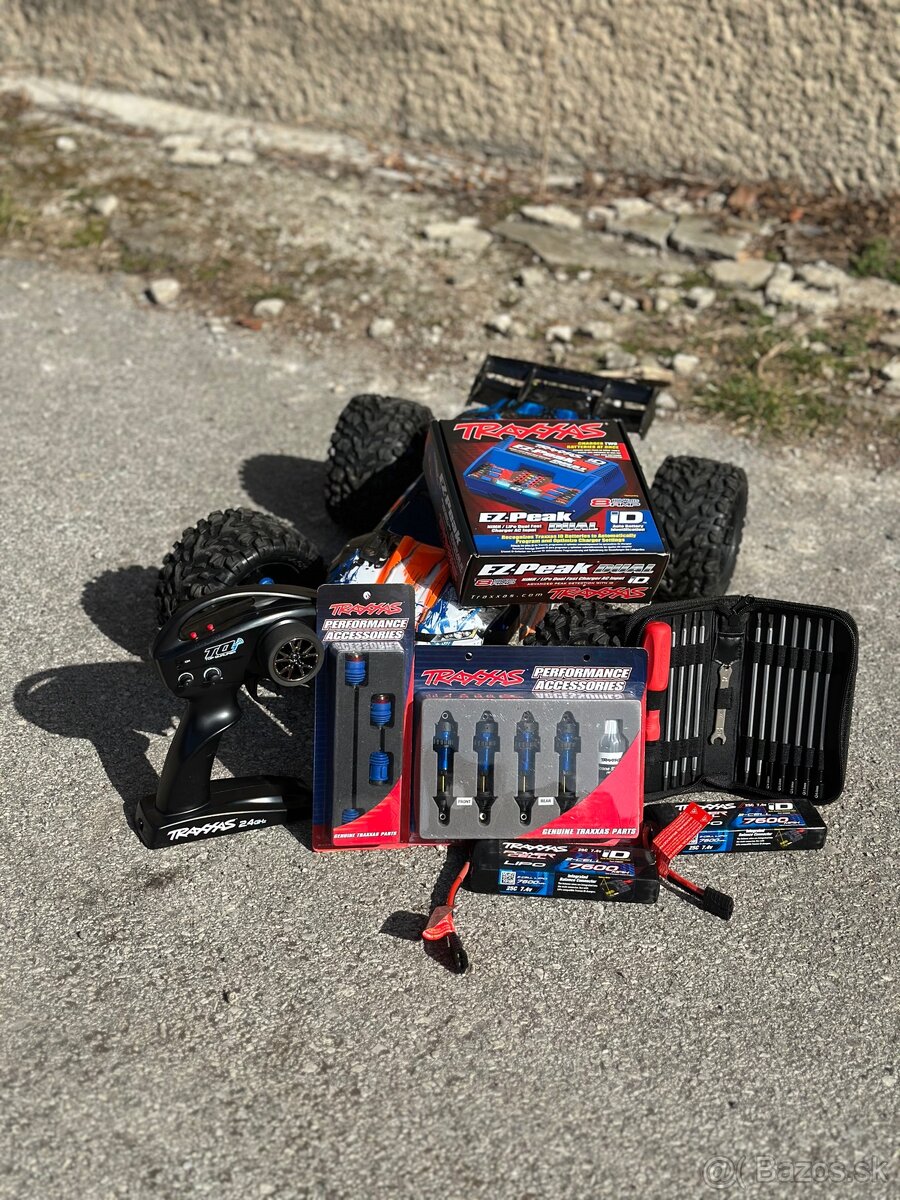 Traxxas E-Revo 1:8 + veľa príslušenstva