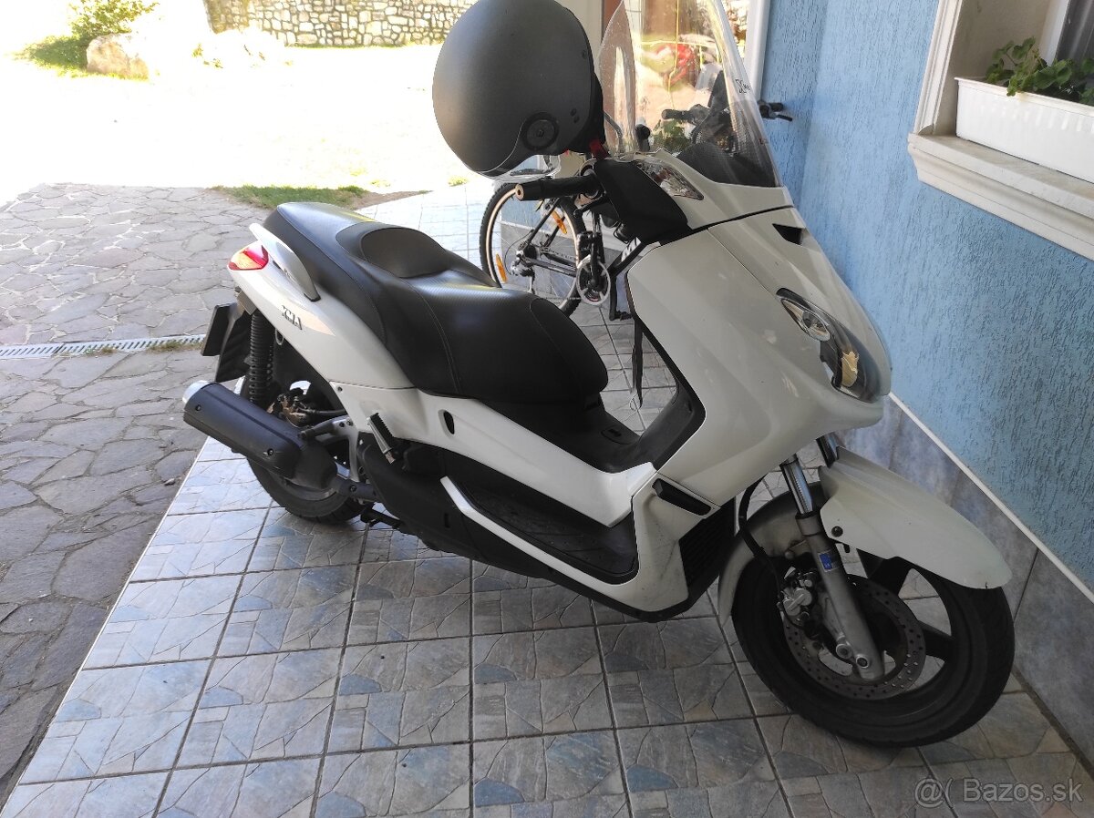 Yamaha Xmax maxi skuter 250