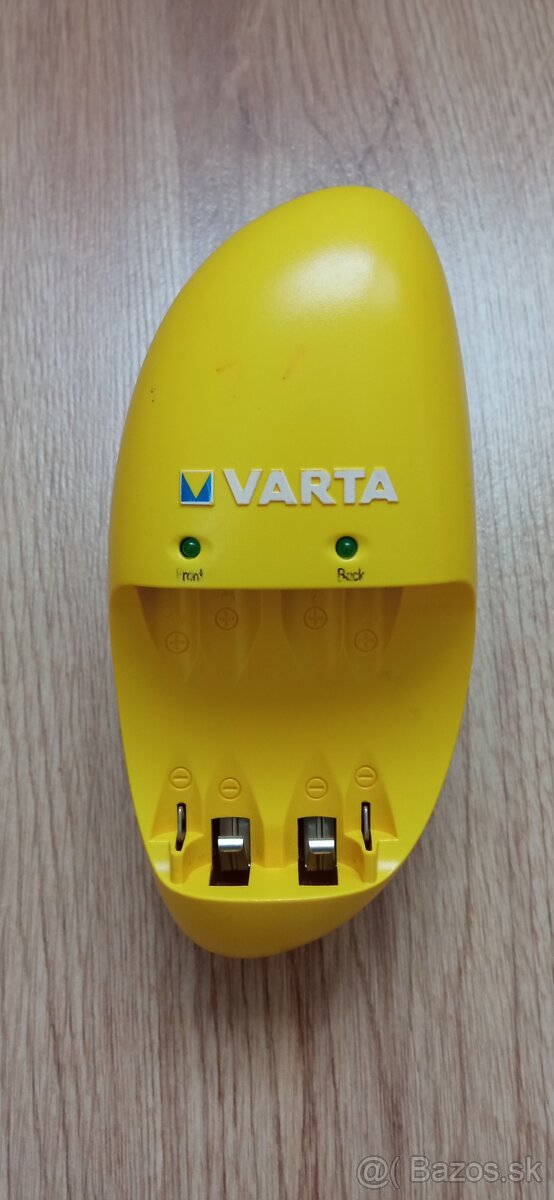 Nabíjačka batérií Varta 57062