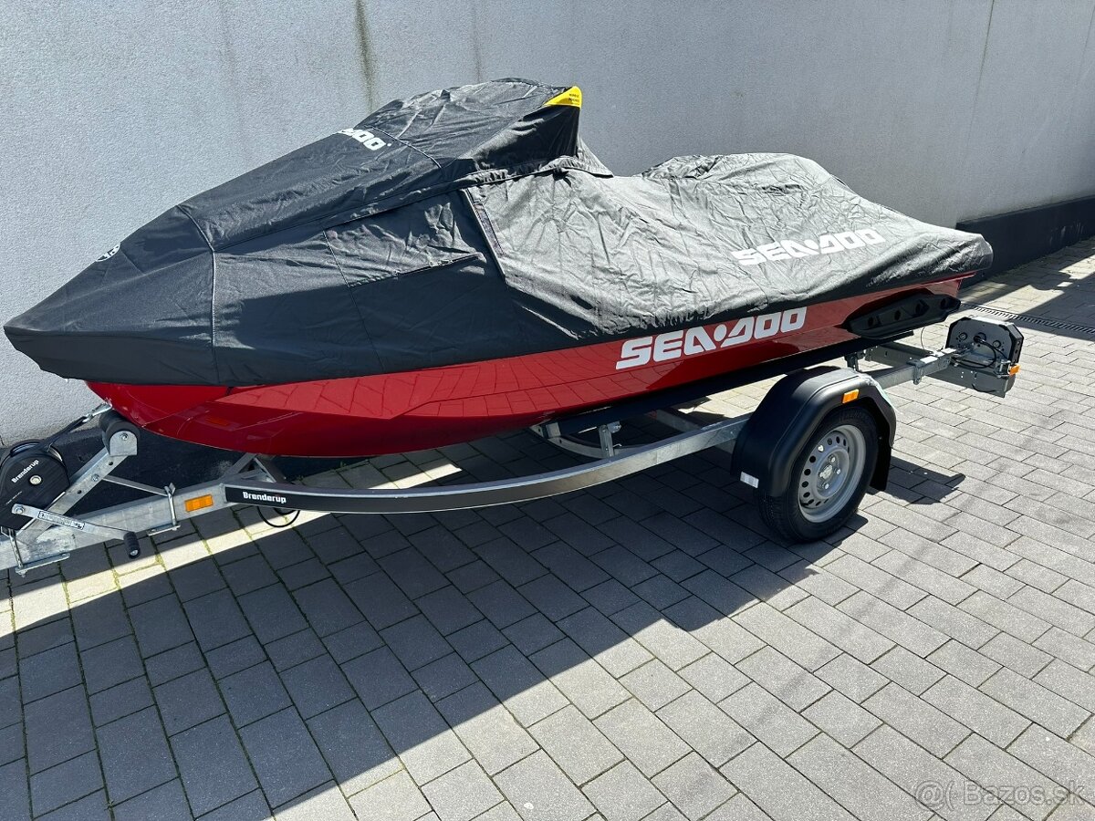 Skútr vodní Sea-Doo RXT XRS 3-up 325hp červený