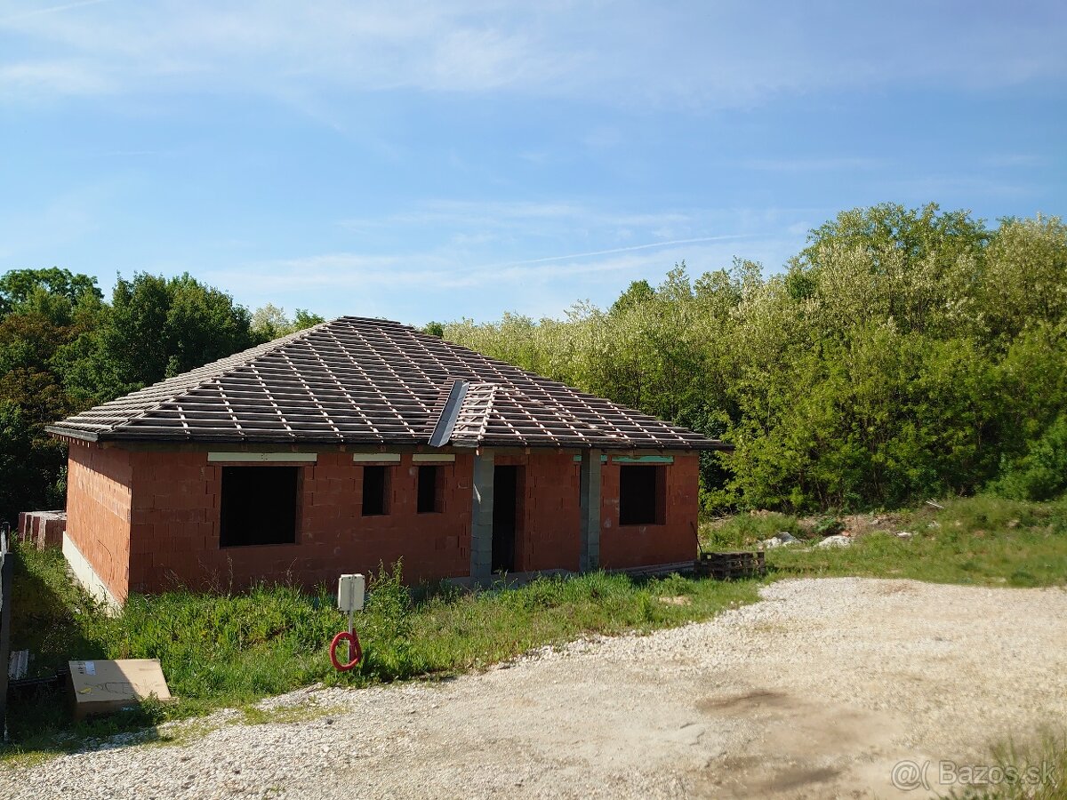 Predám-5 izbový rodinný dom - Malý Lapáš, Nitra okolie