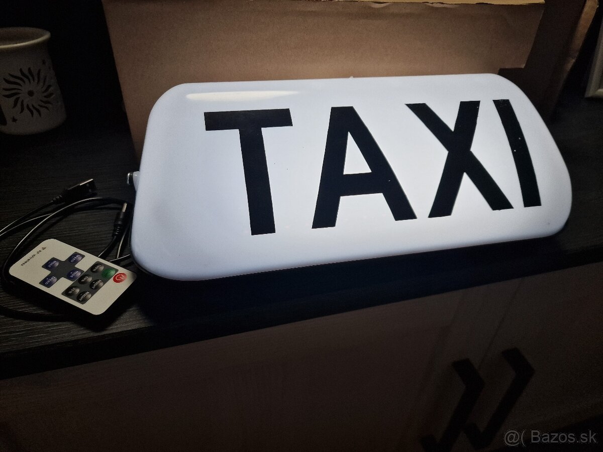 Taxi Transparent / Maják