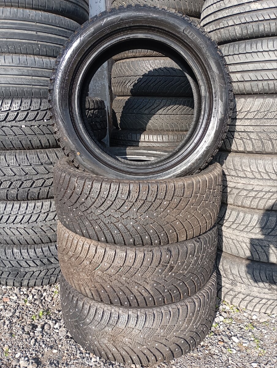 Zimné penu Jazde s hrotmi 225/50 R17