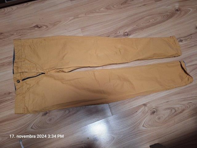 Predam panske nohavice vel EUR 40 (Pull&Bear)