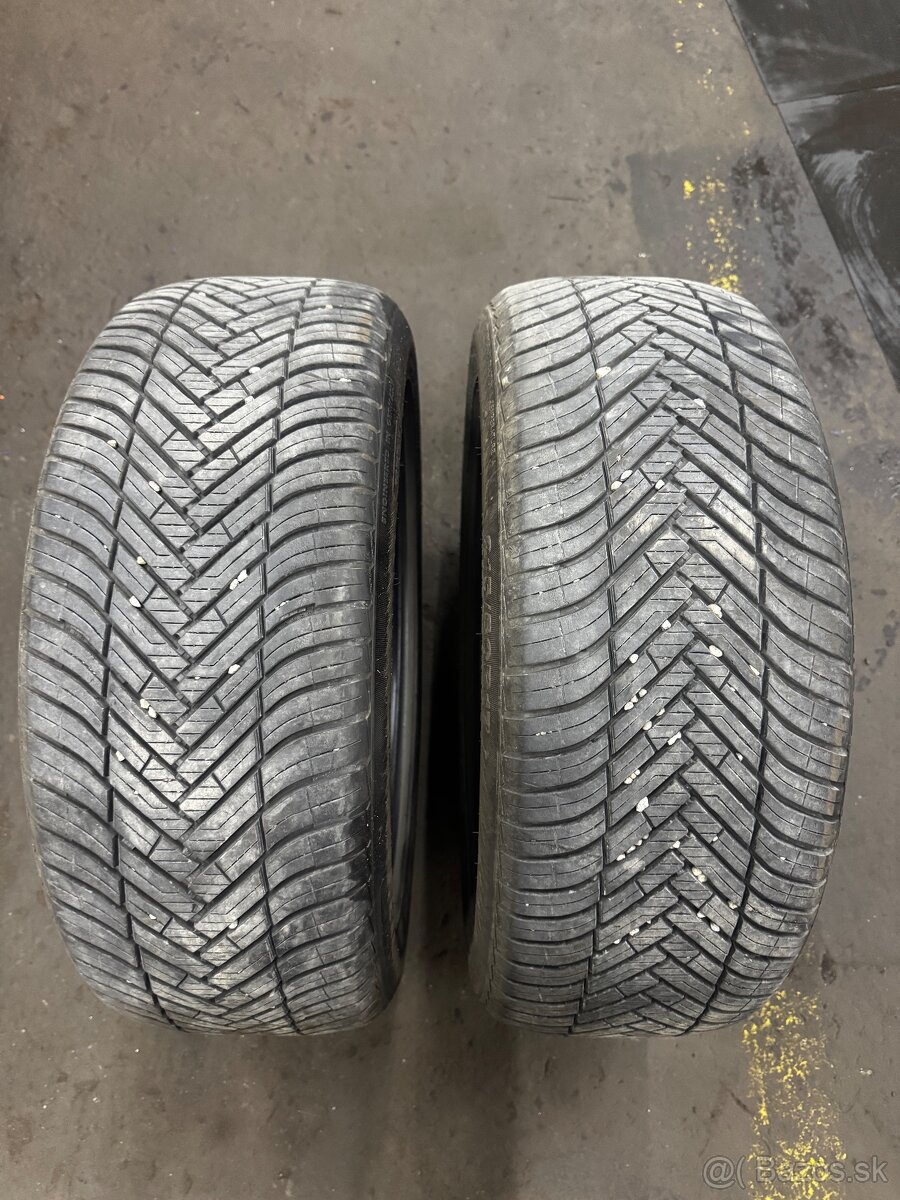 Celorocne gumy 215/50 r17