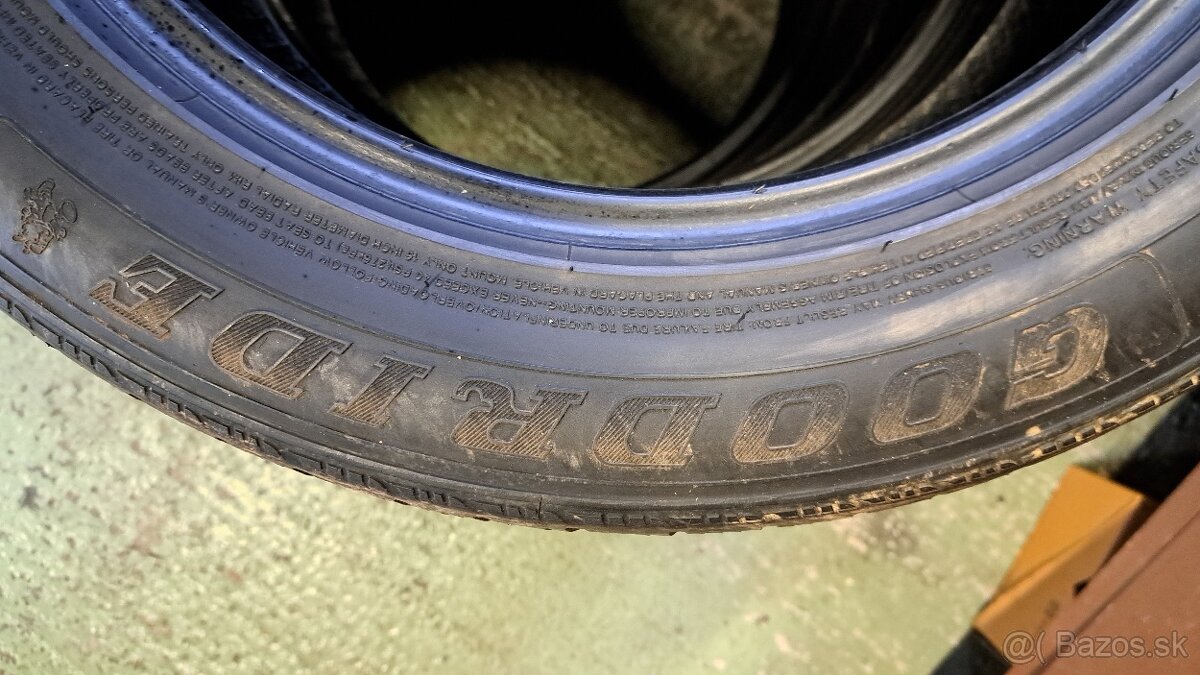 Predam pneu 215/55r16