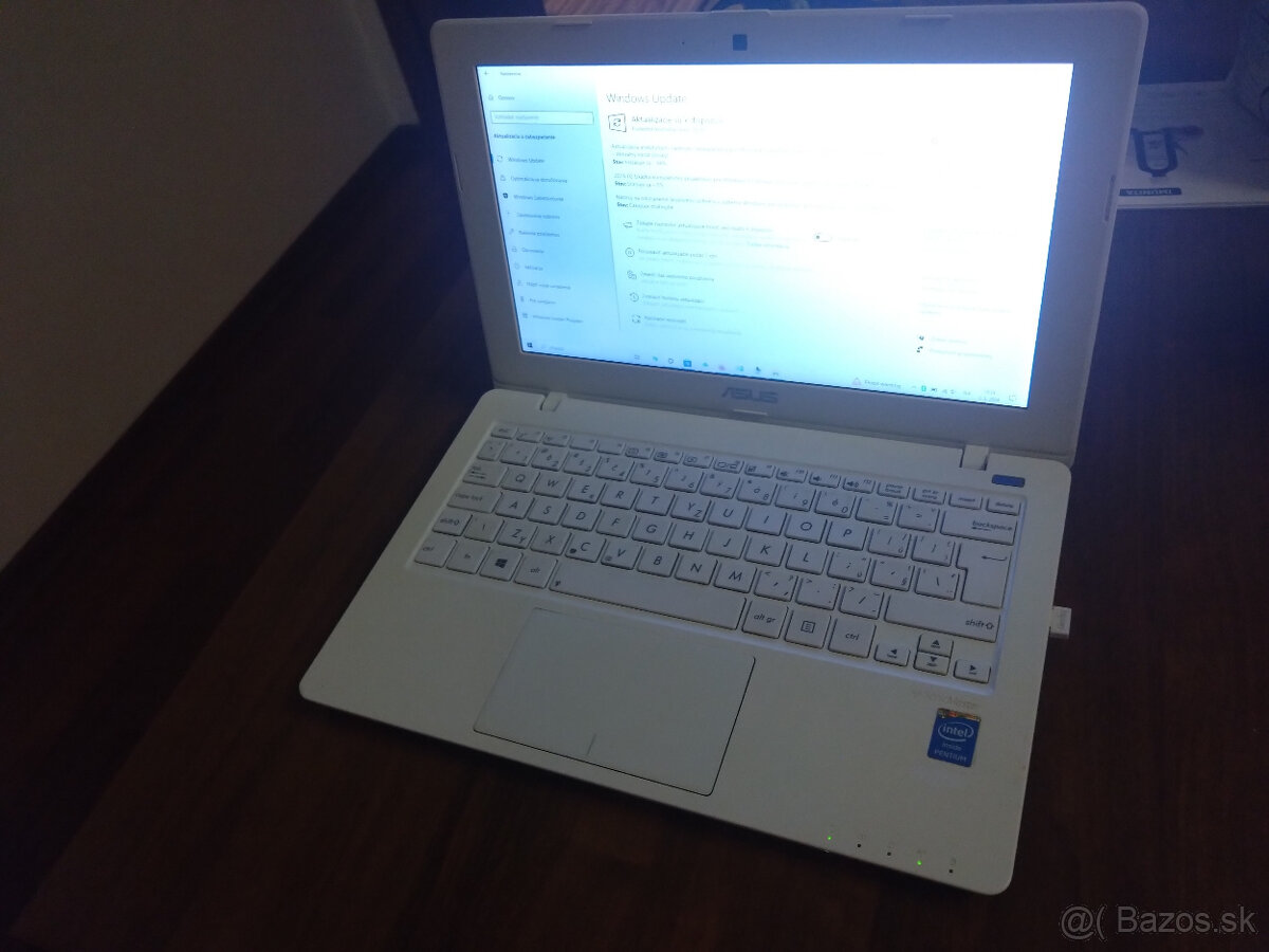 Asus x200ca biely