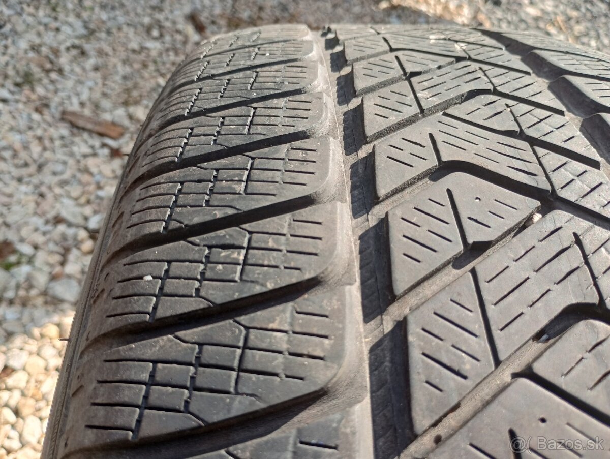 Predam 2ks pneu 235/60/r18 zimne 103H Pirelli