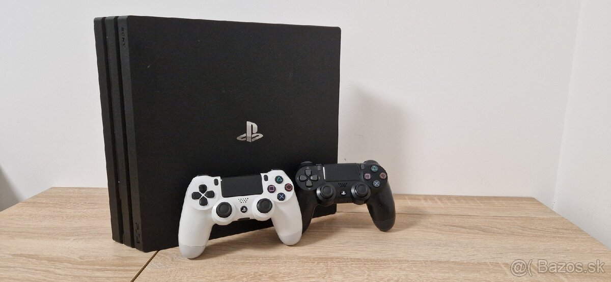 Playstation 4 Pro (1TB), 2x ovládač