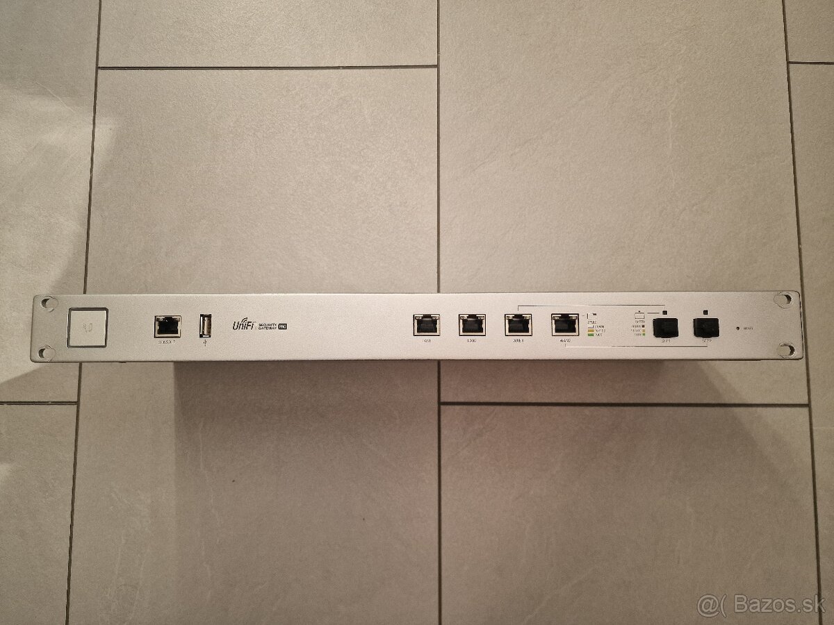 UBIQUITI UNIFI SECURITY GATEWAY PRO USG (USG-PRO-4)