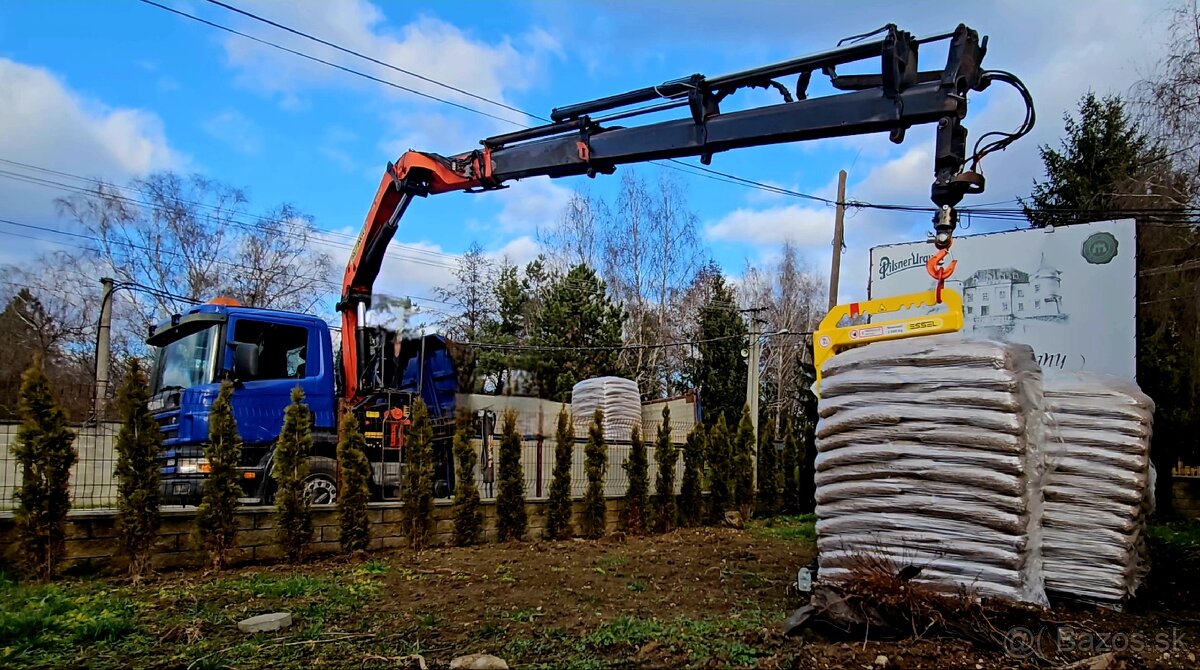 Autodoprava s hydraulickou rukou