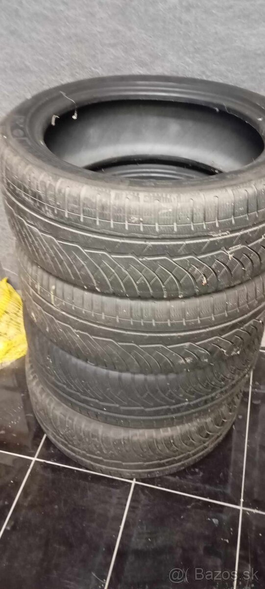 245/45 R19 ZIMNÉ Michelin