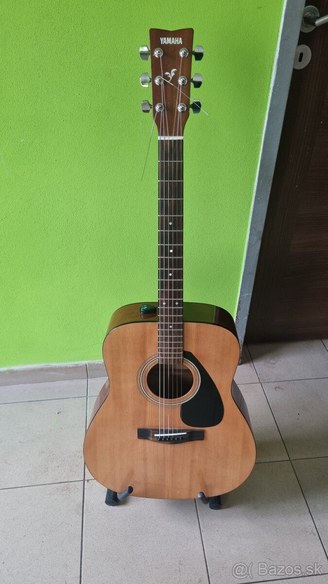 Akustická gitara Yamaha F310