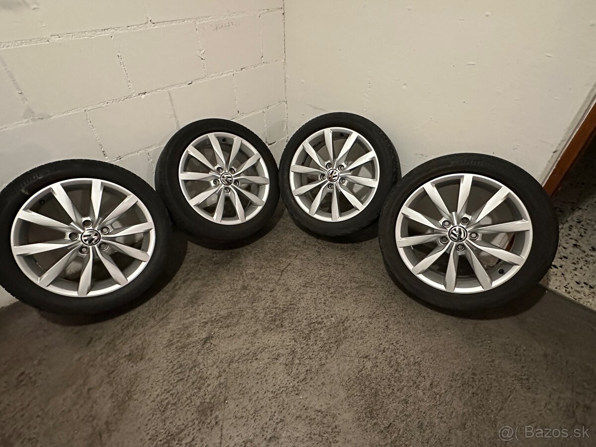 VW golf elektróny  R17 5x112 originál+pneu VW/Škoda/Seat