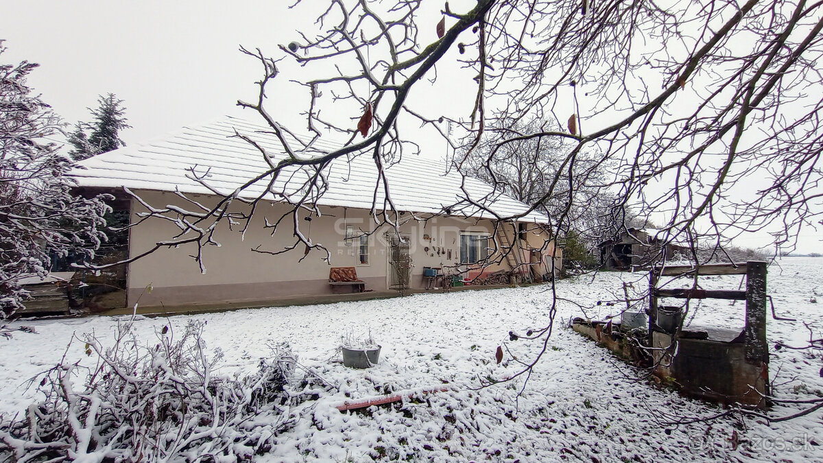 Exkluzívne na predaj vidiecky dom, pôvodný stav, pozemok  26