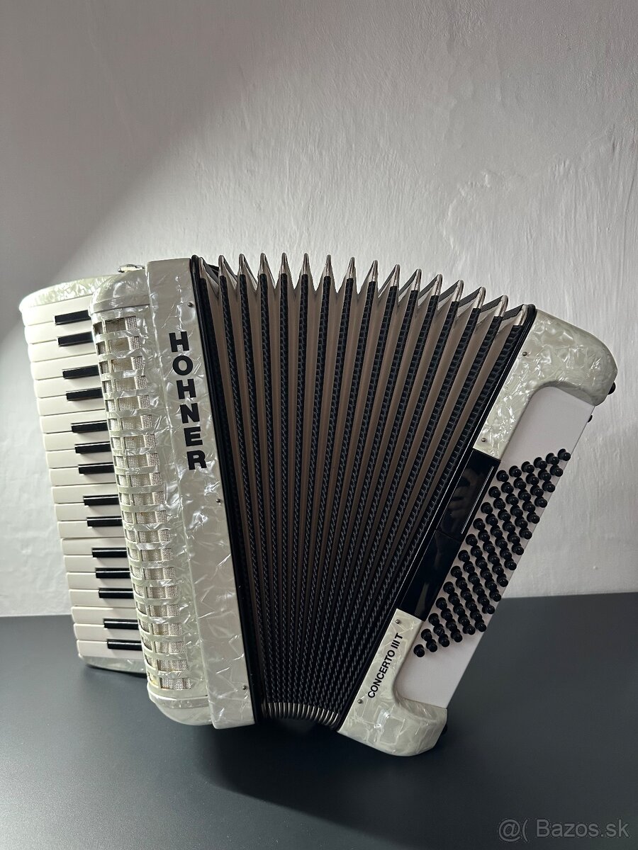 Akordeón Hohner Concerto III T 72 basový