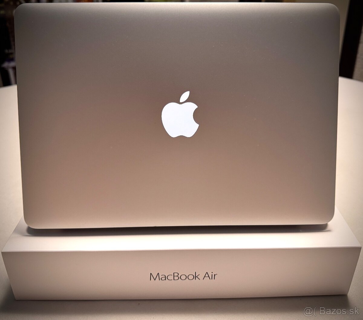 Predám málo používaný Apple MacBook Air(13 placov)