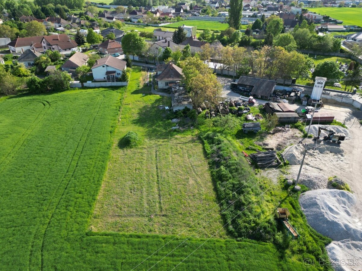  ZNÍŽENÁ VÝBORNÁ CENA NA PREDAJ: STAVEBNÝ POZEMOK (1050 M2),